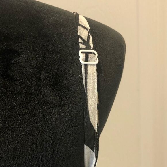 White House Black Market black white mini dress. - Picture 11 of 12